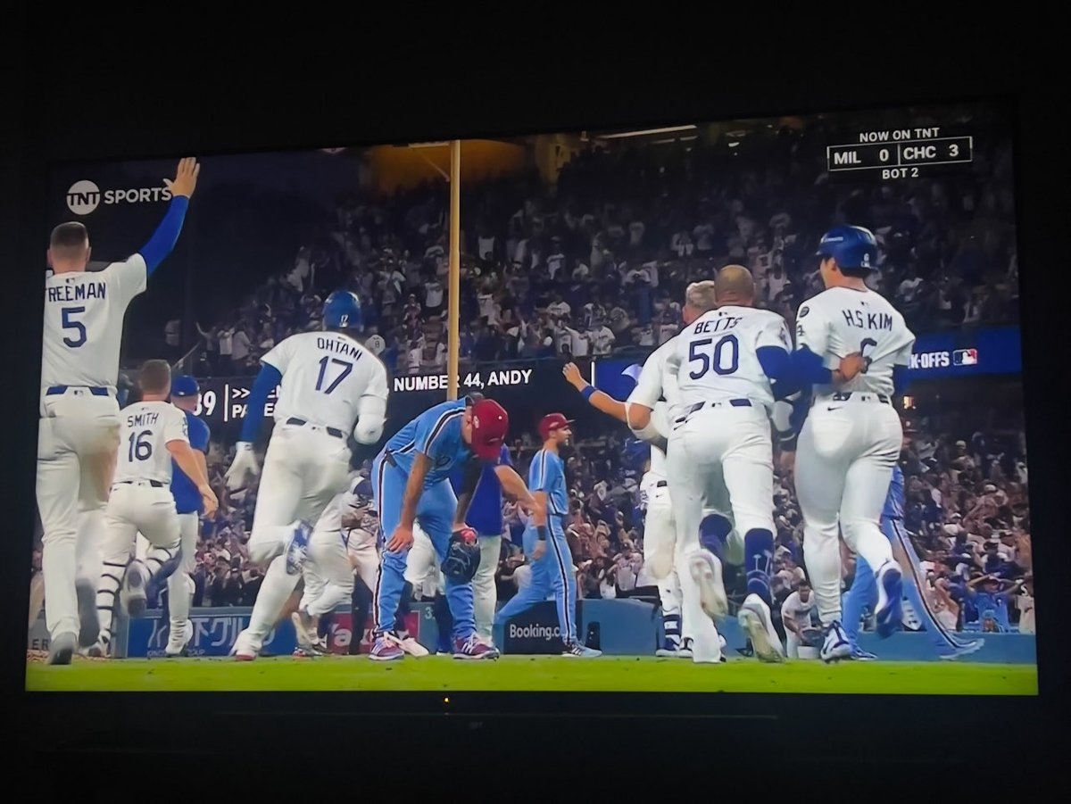 geefunk's tweet photo. What a win. What an ending. #Dodgers #NLDS https://t.co/4seQtgJcrf