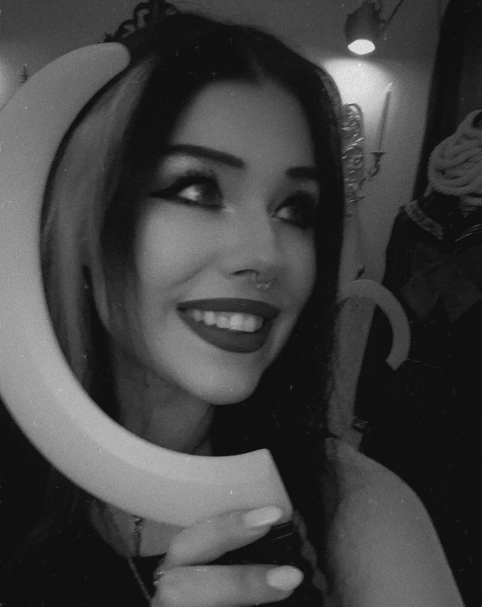 Live | Celebrating 4 years on Twitch &amp; working on Silent Hill F Ayakakashi cosplay
Twitch.tv/wolfatyourgate
