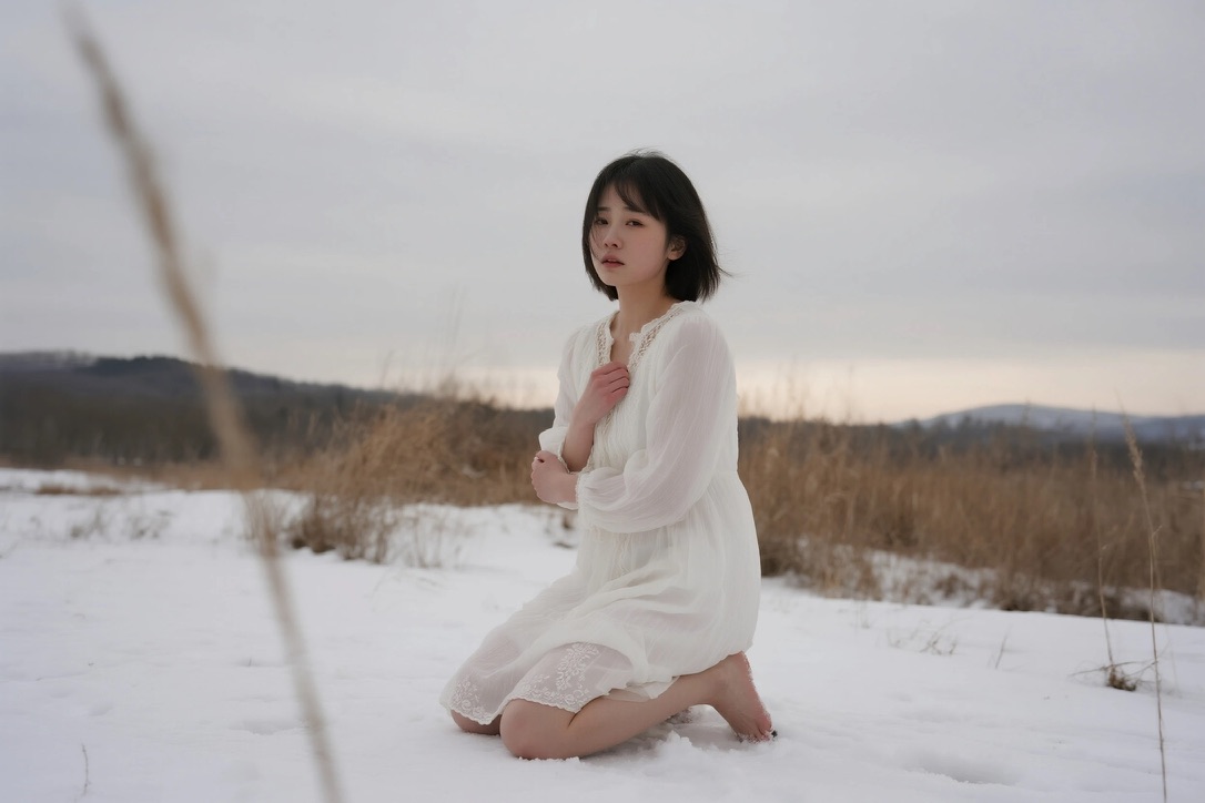 snowmachine222's tweet photo. #寒冷フェチ #AIart #coldfetish #反季节写真 #美丽冻人 #雪責め #裸足フェチ #barefoot https://t.co/N7bSHqr49E