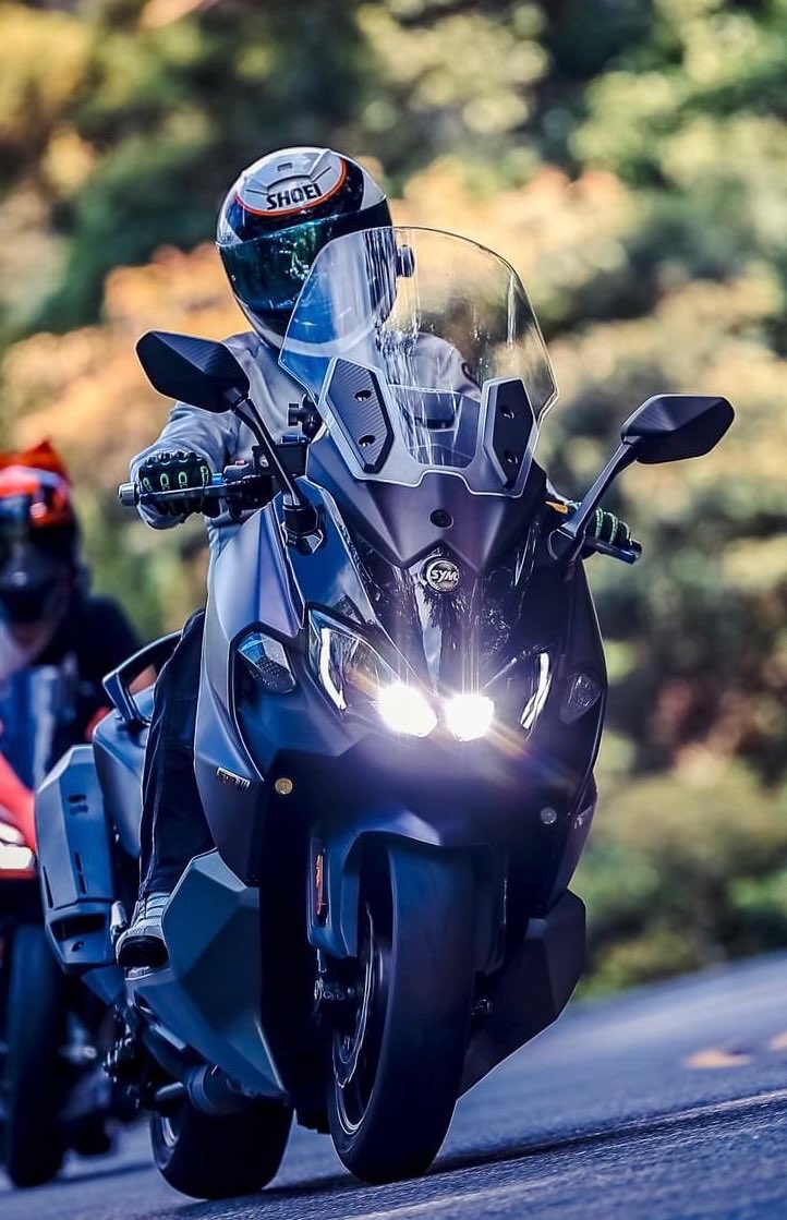 manlovecdts's tweet photo. 騎車吹風治百病 https://t.co/G6rfm1YNdB