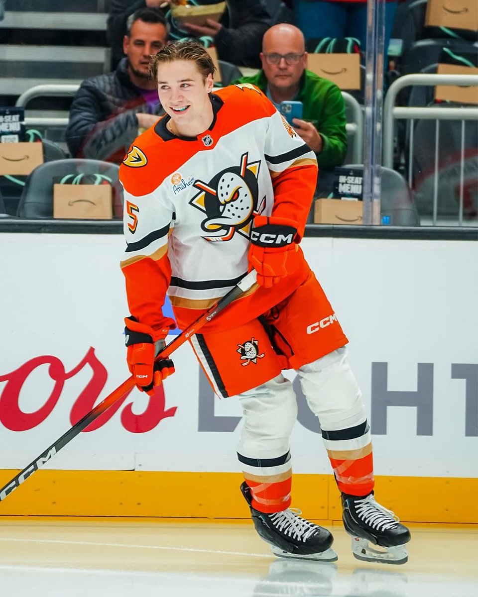 Me: “I agree with <a href="/Felix_Sicard/">Félix Sicard</a> and <a href="/ReindeerGames91/">Jake Rudolph</a>  we are rushing Beckett!” 

Also me: “But look at himmmmmmmmmm” 

It’s like a puppy you are bringing home that you know is gonna piss everywhere.

Prove us all wrong and right at the same time kid! 

Let’s Go Ducks!