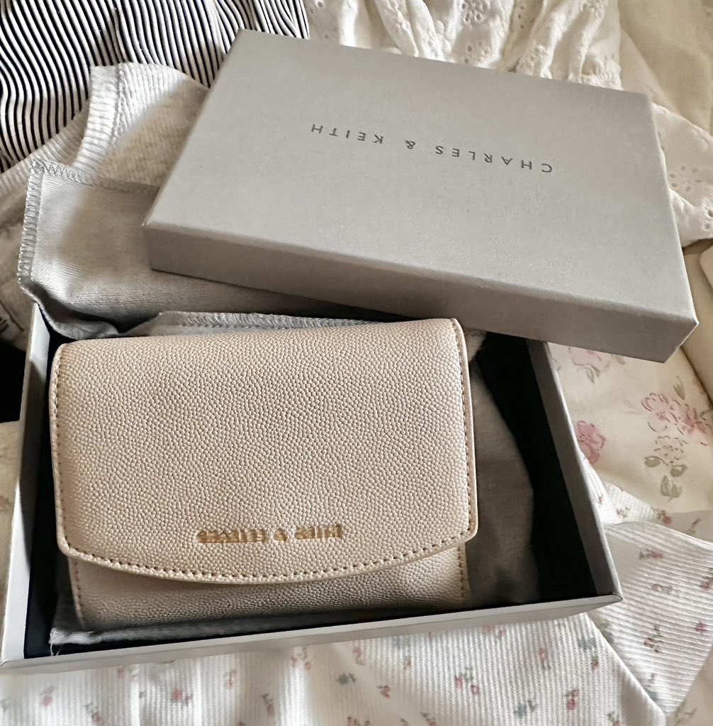 melodykittymiss's tweet photo. 🎀 ฝากขาย 🍎🖇️

‧˳ 🍦 ส่งต่อ กระเป๋าตัง charles&amp;keith อาจะมี defect เล็กๆน้อยๆนะคะเเต่มองเเทบไม่เห็นเลยค่า ทักมาขอดูเพิ่มเติมก่อนๆด้ค่ะ ไม่ค่อยใล้เลยค่าตี90% 
💌สี ivory งาช้างนะคะ
❣️800.- (ต่อได้ค่า)

dm @someteryy 💭

#ส่งต่อcharlesandkeith #Charleskeith #ส่งต่อcharleskeith https://t.co/LP7yD4npOd