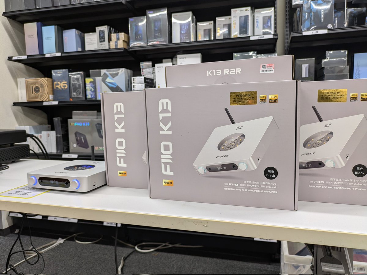 eear_ikechi's tweet photo. 本日発売！

FiiO  
K13 R2R

人気モデル「K7」の後継機種です！

サイズ感がコンパクトで入出力の多さも魅力的！
秋葉原3階にて展示しておりますのでお越しください！
#eイヤ秋葉原 https://t.co/S6Dfrm7nWY
