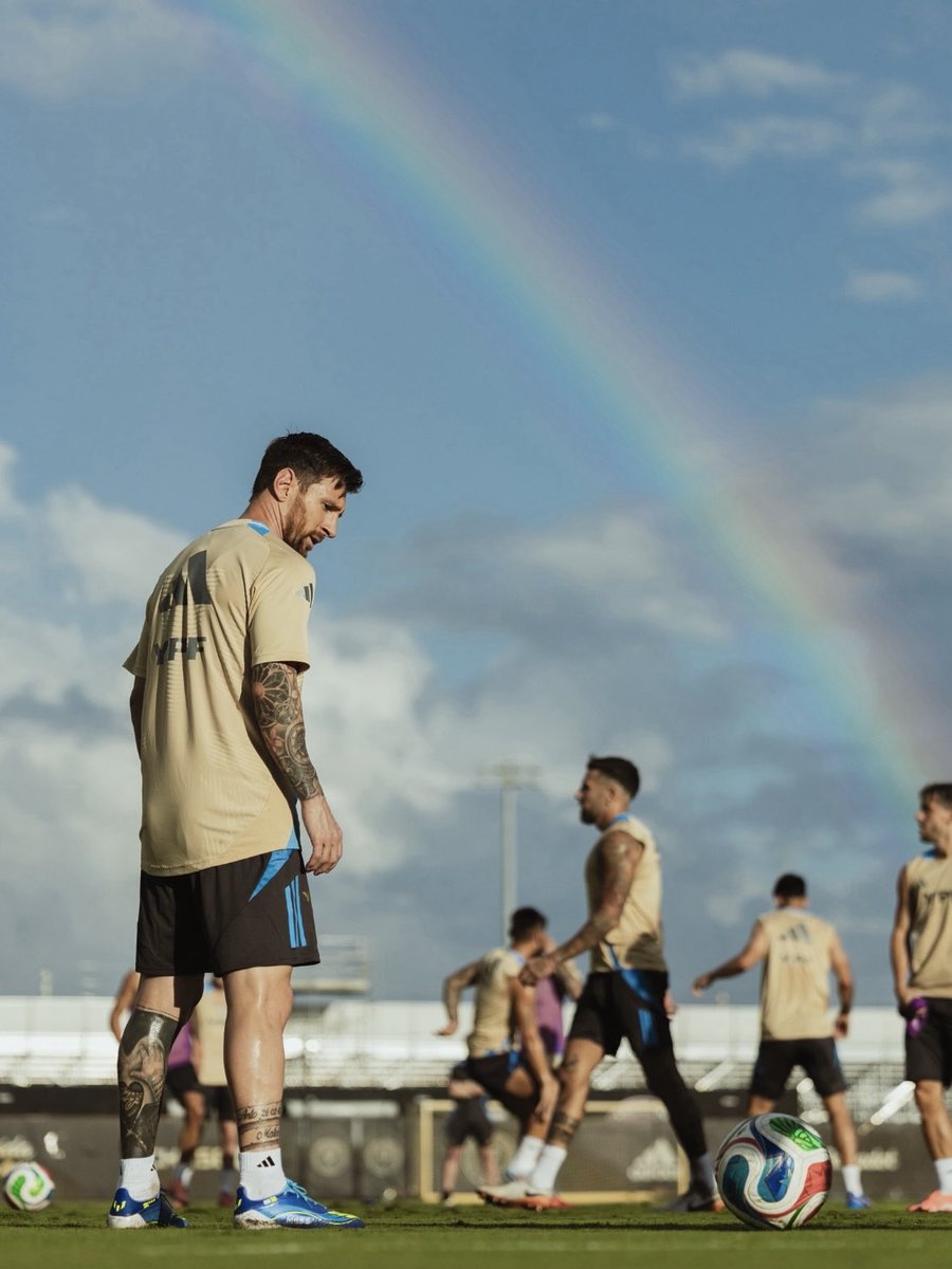 Qué foto. 

<a href="/Argentina/">🇦🇷 Selección Argentina ⭐⭐⭐</a>