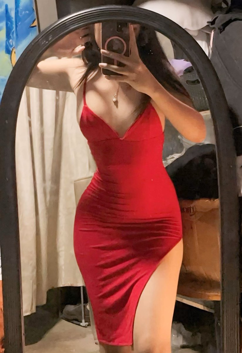 valerinaxbabes's tweet image. she’s a 10 but… she cages you forever✨