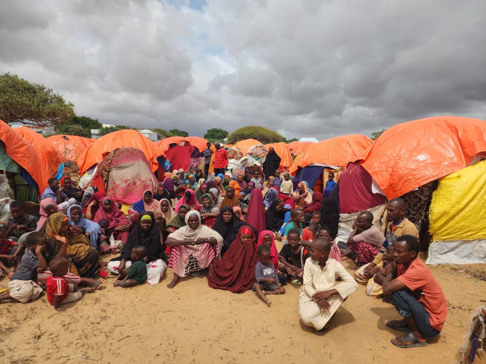 Sasdosom's tweet image. New arrivals from Awdhegle, Bariire &amp;amp; other areas of Lower Shabelle have reached Lafoole, Hawa abdi and Carbis in Afgoye District. We admire their resilience &amp;amp; stand ready to support them on their journey. 

#SASDOSOM committed to supporting them with dignity and hope.
#Community