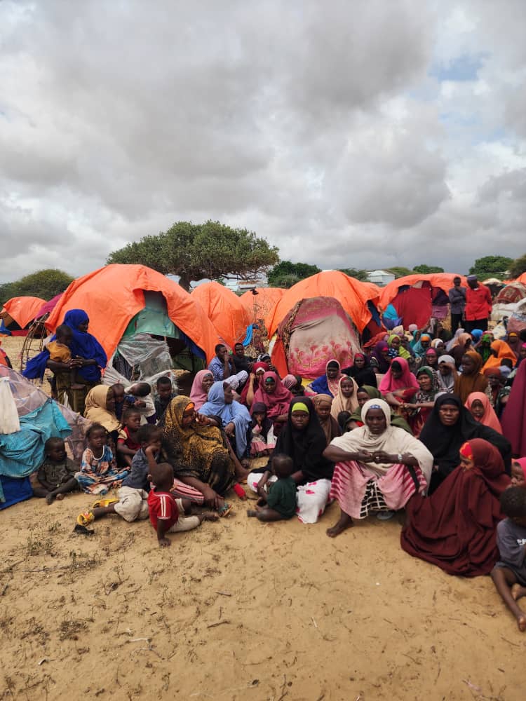 Sasdosom's tweet image. New arrivals from Awdhegle, Bariire &amp;amp; other areas of Lower Shabelle have reached Lafoole, Hawa abdi and Carbis in Afgoye District. We admire their resilience &amp;amp; stand ready to support them on their journey. 

#SASDOSOM committed to supporting them with dignity and hope.
#Community