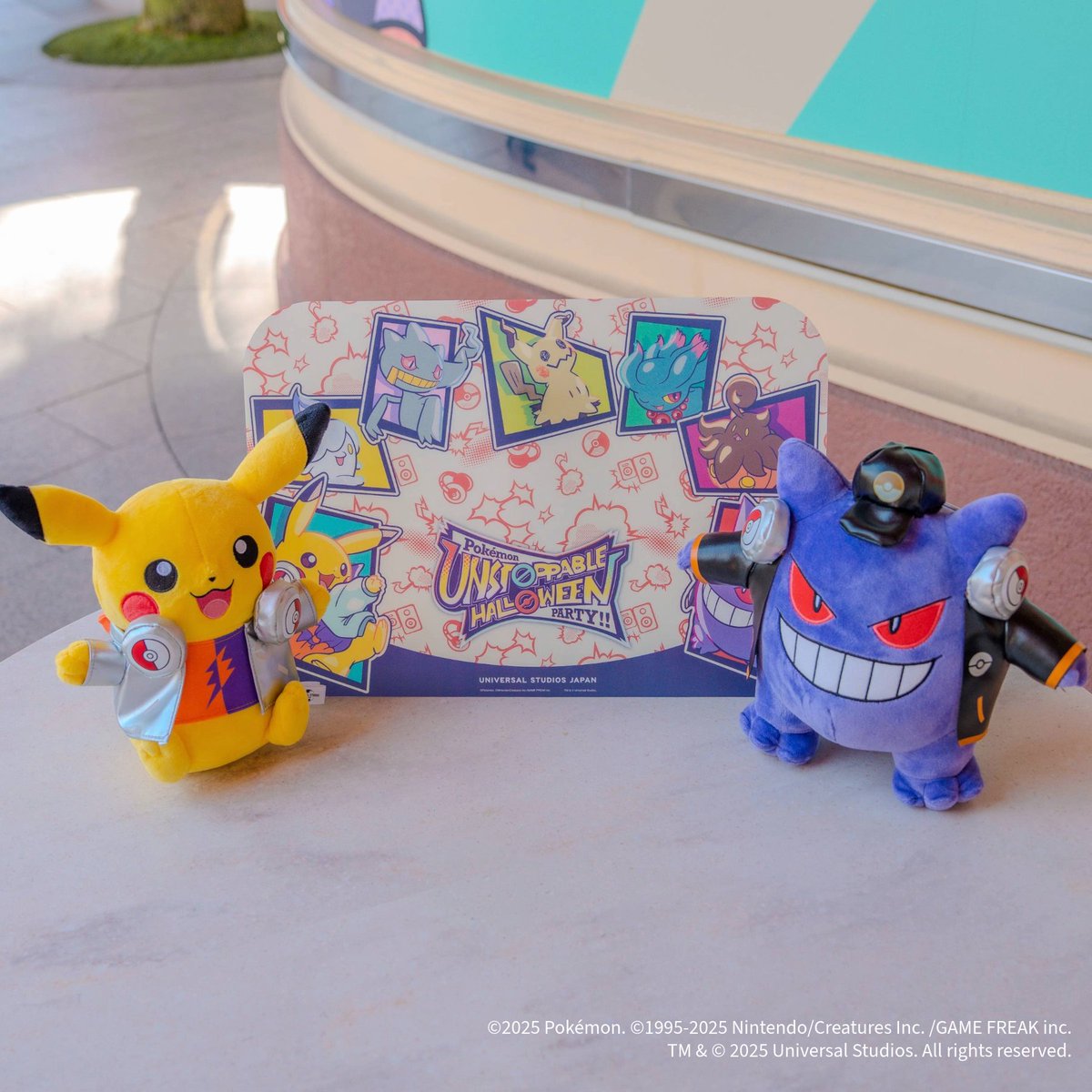 USJ_Official's tweet photo. #USJハロウィーン の思い出を持ち帰ろう！

ハロウィーン・パーティの衣装を着た
ポケモン達が大集合🎃🎶

濡れても拭くだけでOK！
毎日たくさん使える⚡​

好きなフードとセットにできるから
ぜひチェックしてね💛​

📍スタジオ・スターズ・レストラン
https://t.co/JsOdS38kRr https://t.co/gALeYhVB0Z