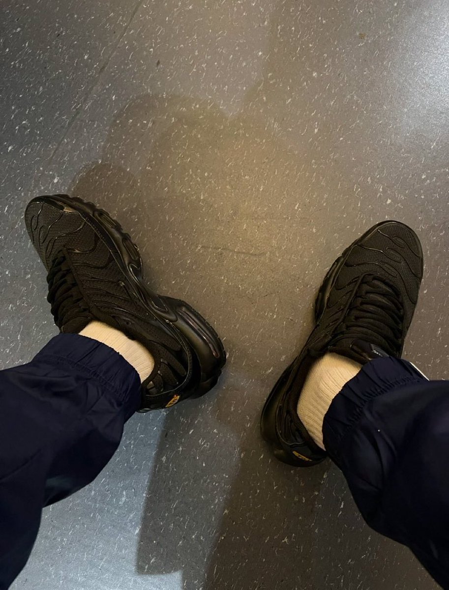 Vi_rt33's tweet photo. Qui viens à mes pieds ? https://t.co/d5Ab7su0C6
