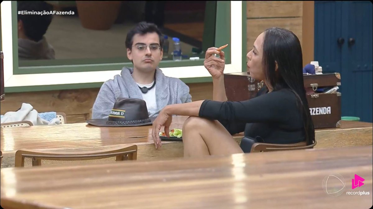 centralreality's tweet photo. O Dudu mandando a Yoná pegar picanha juro KKKKKKKK #EliminaçãoAFazenda https://t.co/O030hhcAau