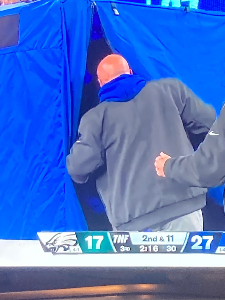 LakeShowThomas's tweet image. Brian Daboll really tweaking out at the thought of Russ being qb rest of season😭