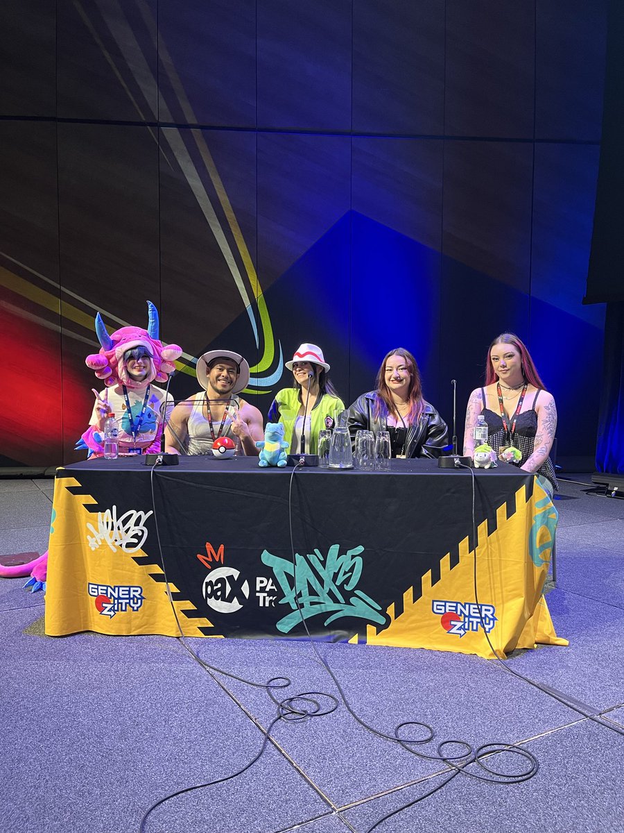 WELCOME TO POKÉMON FAMILY FEUD ⏳

It’s time for 10 of OCE’s biggest Pokémon creators &amp; fans to battle it out &amp; see who reigns supreme in Pokémon knowledge!

Can’t make it in person? Catch it live on the <a href="/GenerOZity/">GenerOZity</a> Stage!
🎥 twitch.tv/pax3