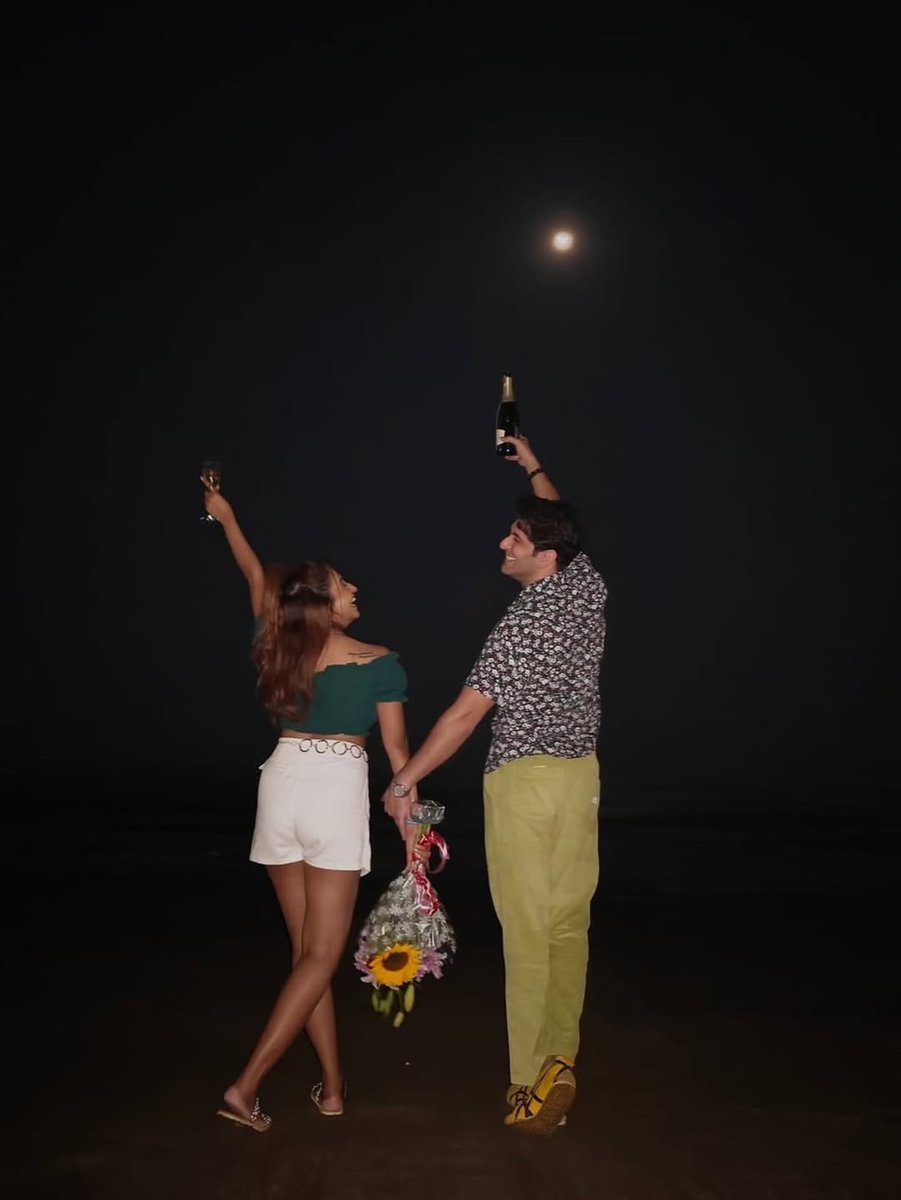 alldatmatterz_'s tweet image. Television actor Nandish Sandhu has shared exciting news with his fans! 💍
Taking to social media, Nandish revealed that he got engaged to actress Kavita Banerjee in September this year.
He announced the happy news with a sweet caption: “Hi Partner. 💍❤️Ready?😁
#RashamiDesai