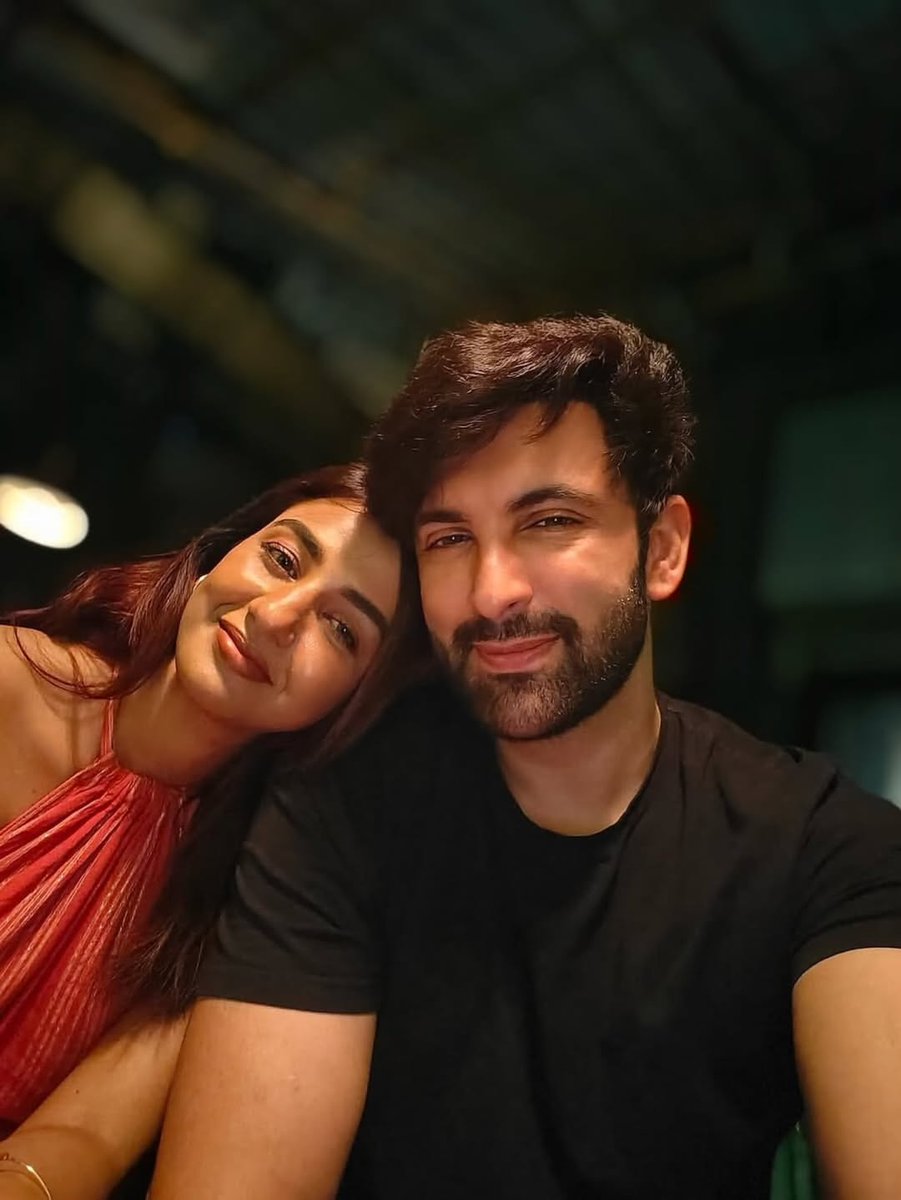 alldatmatterz_'s tweet image. Television actor Nandish Sandhu has shared exciting news with his fans! 💍
Taking to social media, Nandish revealed that he got engaged to actress Kavita Banerjee in September this year.
He announced the happy news with a sweet caption: “Hi Partner. 💍❤️Ready?😁
#RashamiDesai