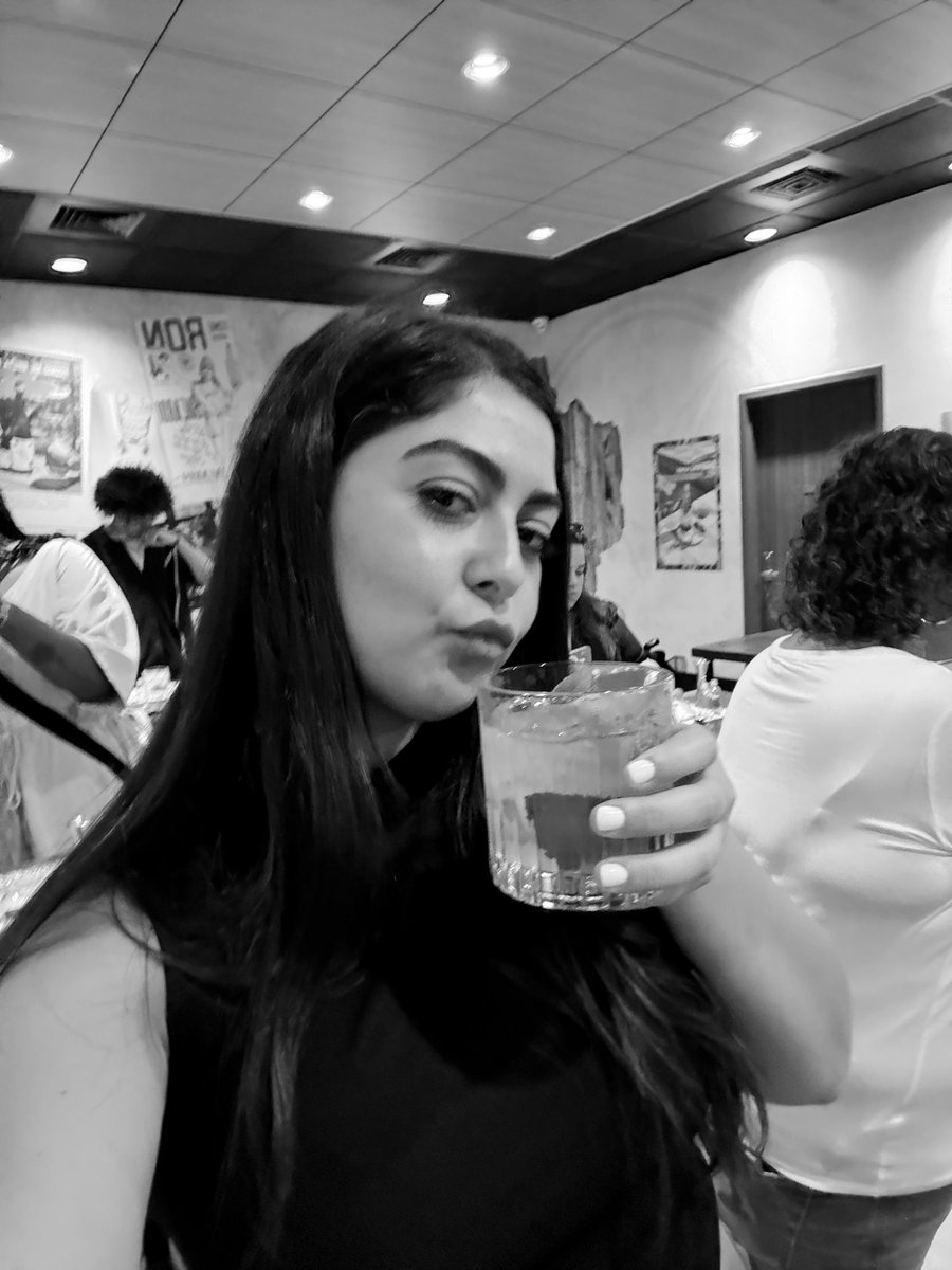 jasminabidpr's tweet photo. @BACARDI ✨🦇💋 https://t.co/JmEQceFl9s