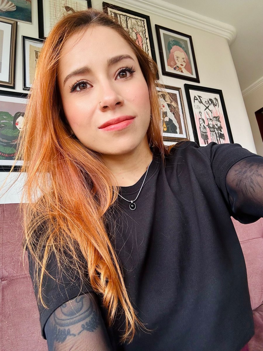 Estética ex darks. 

Mentiras que siempre darks, solo que a veces toca vestirse de civil para la trabajación.