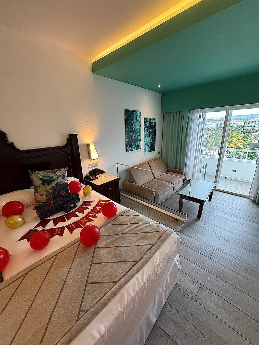 +1🎈🍾. Celebrate loud and work inna silence💰🤞🏽