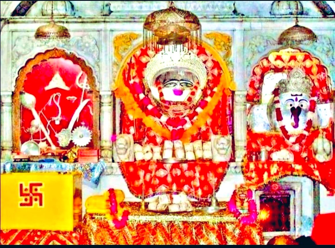 Tanvi Sharma (@tanvisharmajpr) on Twitter photo 🚩चौथ माता मंदिर,चौथ का बरवाड़ा सवाई माधोपुर (राजस्थान)🙏
सुहाग पूजा के लिए भारतवर्ष में प्रसिद्ध चौथ माता के मंदिरों में सबसे अधिक ख्याति प्राप्त चौथ का बरवाड़ा स्थित चौथ माता शक्ति पीठ माना जाता है
#करवा_चौथ <a href="/sushilksh/">Sushil Kumar Sharma</a> #ॐ_श्री_गणेशाय_नमः
#करवा_चौथ की हार्दिक शुभकामनायें🙏 🚩चौथ माता मंदिर,चौथ का बरवाड़ा सवाई माधोपुर (राजस्थान)🙏
सुहाग पूजा के लिए भारतवर्ष में प्रसिद्ध चौथ माता के मंदिरों में सबसे अधिक ख्याति प्राप्त चौथ का बरवाड़ा स्थित चौथ माता शक्ति पीठ माना जाता है
#करवा_चौथ <a href="/sushilksh/">Sushil Kumar Sharma</a> #ॐ_श्री_गणेशाय_नमः
#करवा_चौथ की हार्दिक शुभकामनायें🙏