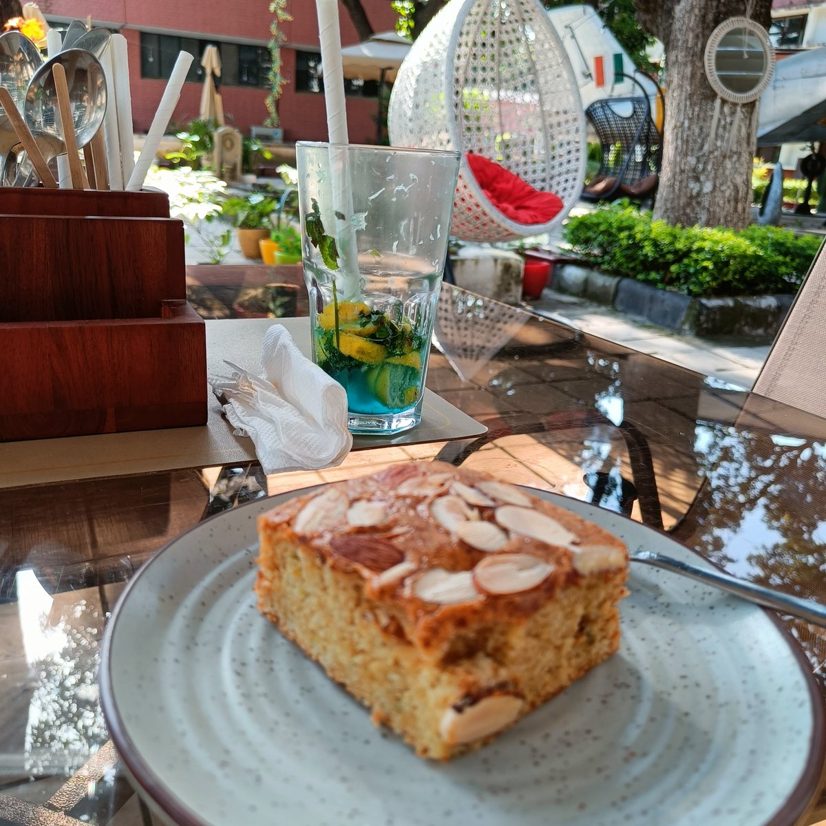 tikulli's tweet image. The Breevity Cafe in Chandigarh is gorgeous and the food is simply amazing. Do visit. #solotrip #traveltips #Chandigarh #roadTrip