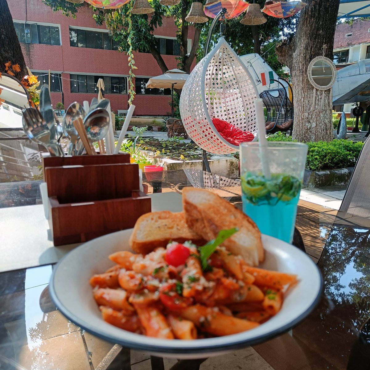 tikulli's tweet image. The Breevity Cafe in Chandigarh is gorgeous and the food is simply amazing. Do visit. #solotrip #traveltips #Chandigarh #roadTrip