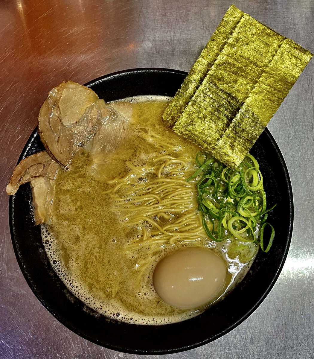 おはようございます☀
カラッとしてますね！スープは湿度気温で状態変わります🍜今日はどうだろ？
本日もご来店お待ちしております！
【営業時間】
・11:00-15:00（14:45）
・18:00-21:00（20:45）
【定休日】
・水曜日、(土)夜の部
#埼玉ラーメン
#豚骨ラーメン
#さいたま市ラーメン
#鉄道博物館