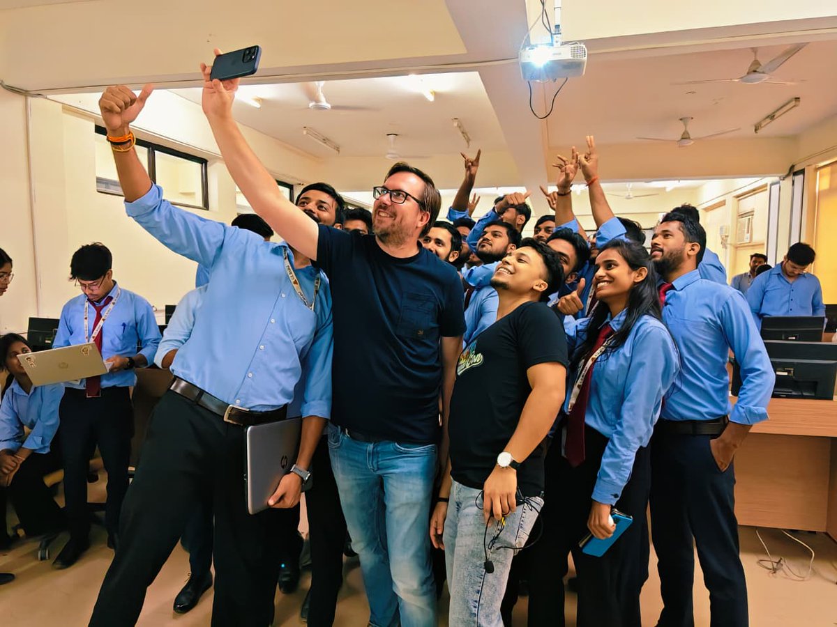 GlobAICommunity's tweet image. AgentCon India kicked off with a bang💥 The first two stops, Noida and Gurgaon, were a huge success!
A big thank you to everyone who joined us for inspiring sessions, hands-on learning, and deep dives into Azure AI Foundry, AI Agents, and @Azure
We were joined by @hboelman and…