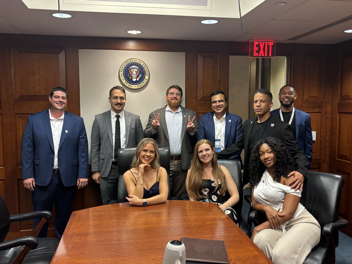 ThatsRareClaire's tweet image. Theres a situation in the situation room with @RareEvo @awen_online @standwithcrypto @NABSummit VIP dinner. ✍️