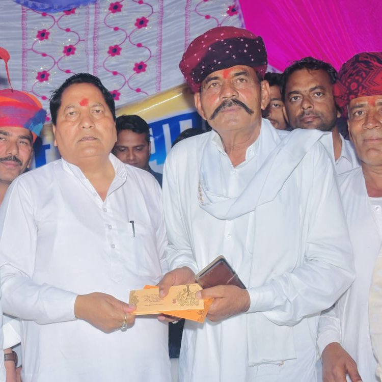 GaijiBi3's tweet photo. श्री बाबू लाल नागर साहब को जन्मदिन की हार्दिक शुभकामनाएँ एवं बधाई 

मै ईश्वर से आपके उत्तम स्वास्थ्य एवं दीर्घायु जीवन की कामना करता हूँ happy birthday boss 🎂 सरपंच गैजी @BabulalNagarINC  @SachinPilot @1babulalnagar https://t.co/vv8UAThfTA