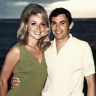 DrBuzz_Forensic's tweet image. Celebrity hairstylist Jay Sebring was #BornOnThisDay Oct. 10, 1933. In 1969 Sebring (age 35) was #murdered by the #MansonFamily along with his ex-girlfriend Sharon Tate & others. Before being killed he pleaded with his captures to spare Sharon Tate. #RIP #GoneTooSoon #BOTD #crime
