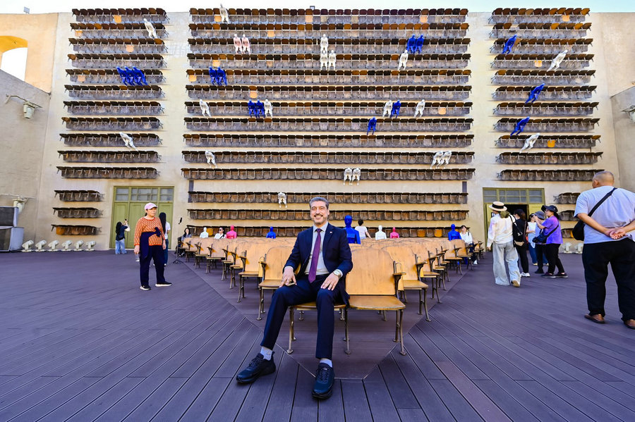 HenanPlus's tweet image. A Place That Amazes #Diplomats: A Fantasy Maze Built on the "Underground Courtyard"⛰️
✨This unique architectural wonder, inspired by the traditional pit dwelling, brings together 21 #theaters and nearly 700 minutes of non-repeating performances🏛️. 

#FantasyMaze
#TheaterCity