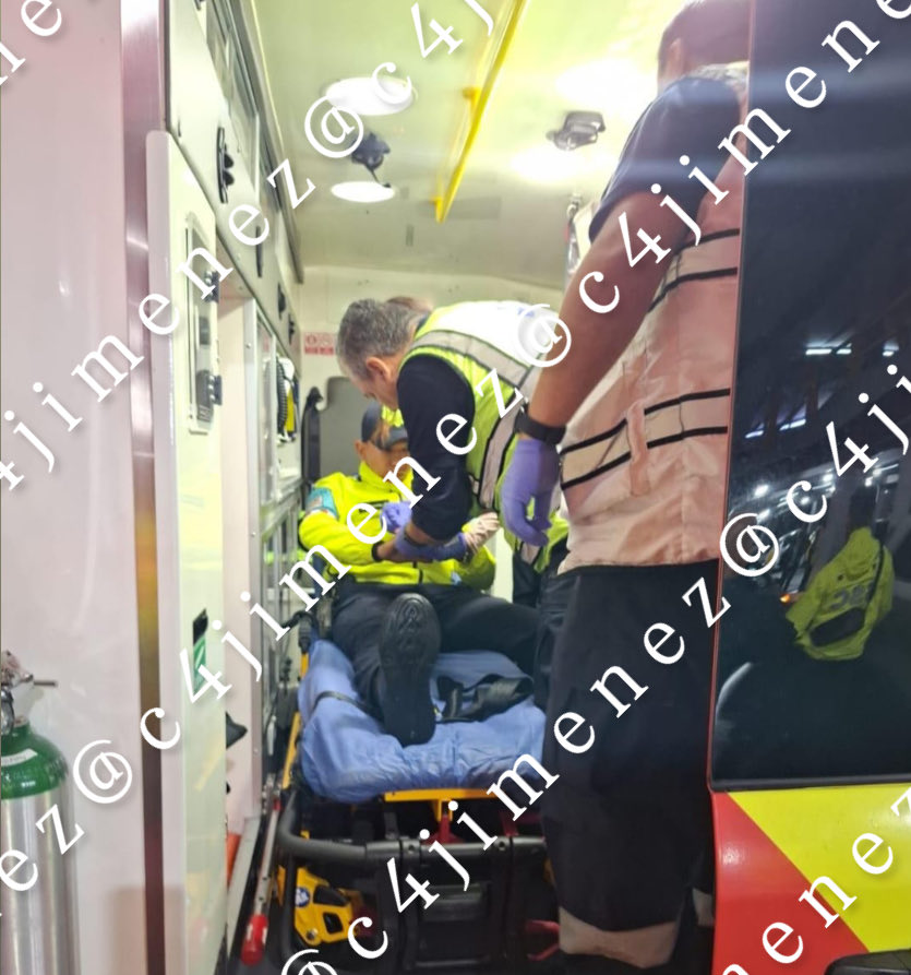 c4jimenez's tweet image. ARROLLA a POLICÍA PARA EVITAR INMOVILIZADOR en el @AICM_mx 
Cristhian Pérez 
Estaba estacionado  afuera del aeropuerto.
Un agente de @SSC_CDMX le podió q se moviera pero no hizo caso.
Cuando fueron a colocarle el candado, aceleró y lo arrolló.
Acabó detenido acusado de lesiones.