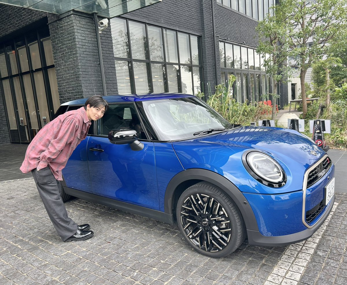 MahiroTakasugi_'s tweet image. こんにちは🌞

⇩こちらの記事にて、MINIクーパーを堪能させていただきました🚙

esquire.com/jp/car/car-pro…

運転している🎥も！

是非、ご覧ください☑️

（MG）