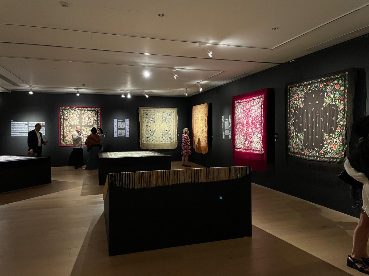 EmbEspFilipinas's tweet photo. 📸The opening ceremony of the exhibit “MEZCLA: INTERWOVEN CULTURES AND THE MANTÓN DE MANILA” took place yesterday at the Ayala Museum. The exhibit, organized by the Embassy of Spain and the Ayala Museum, will run until February 22, 2026. https://t.co/i3gjMdC2hr