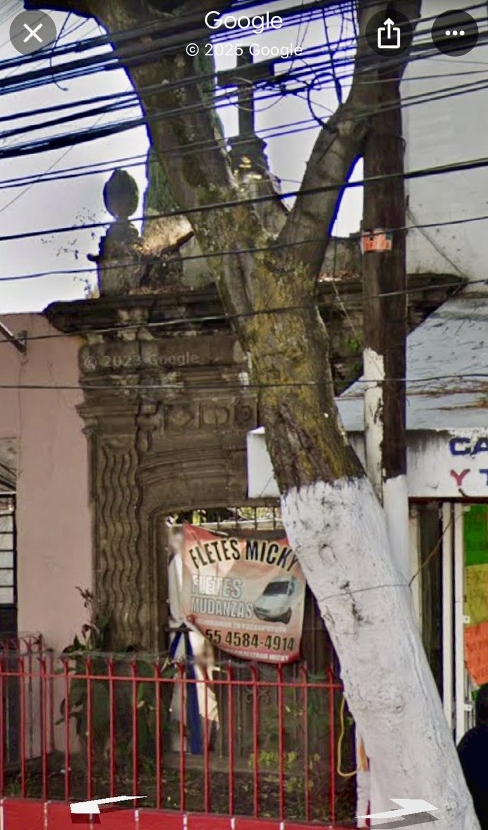 AleJuarezA's tweet photo. No soy especialista, pero parece que en avenida Vasco de Quiroga 1680, Santa Fe, hay una portada de origen virreinal.

La vi y después la busqué en Maps, de donde tomé estas dos capturas de pantalla.

De ser así, ojalá sea protegida como patrimonio arquitectónico.

Ccp. @INAHmx. https://t.co/mD4DDyh747
