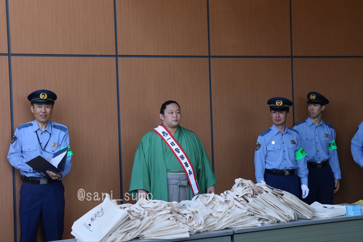 sari_sumo's tweet image. 25.10.10
三田関 宇都宮中央警察署1日署長
警察署長似合ってます！！！
#三田関 #三田 #二子山部屋