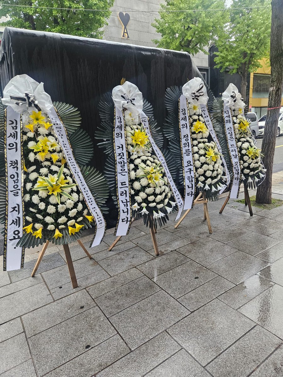 London For kim soo hyun tweet media