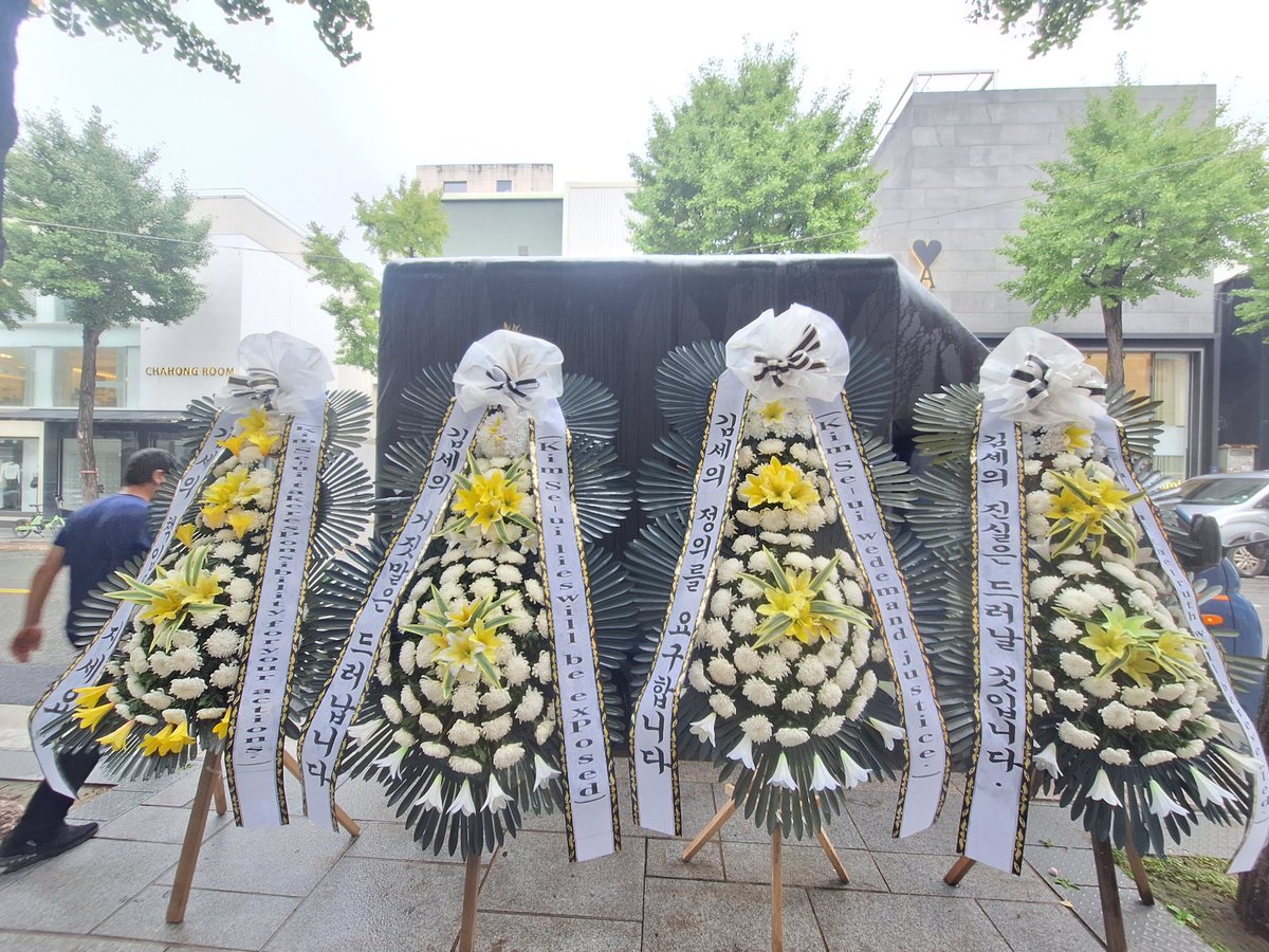 London For kim soo hyun tweet media