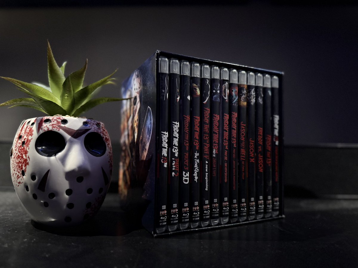 My kind of green thumb. And red. Lots of red. 🩸
#FridayThe13th #HorrorAddict #BluRayCollection
#FridayThe13thForever