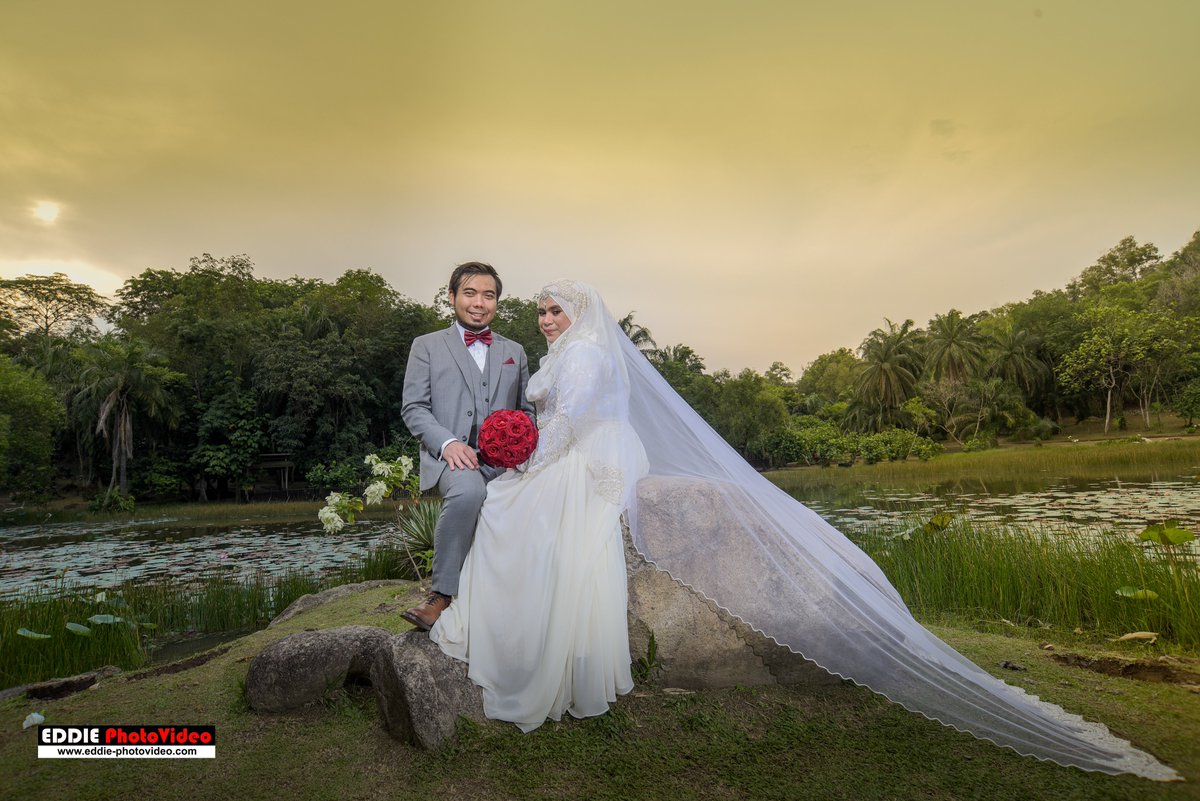EddiePhotoVideo's tweet photo. Takut jurugambar/juruvideo kahwin tipu? 😰
Risau gambar tak cantik, album hilang &amp; duit burn?
EDDIE PHOTOVIDEO >20 tahun pengalaman, ada studio &amp; 4000+ pelanggan (artis &amp; VVIP). ✅
Tangguh tarikh? Tiada cas!
Servis Malaysia, SG &amp; Brunei.

Nak trusted &amp; berkualiti? 📞 0104003102 https://t.co/F0h9S1uSVe
