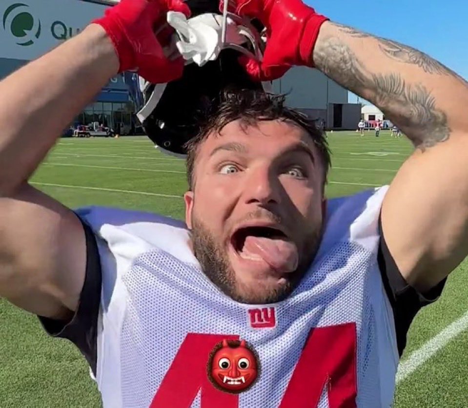 barstoolsports's tweet image. This man just ran through your favorite defender