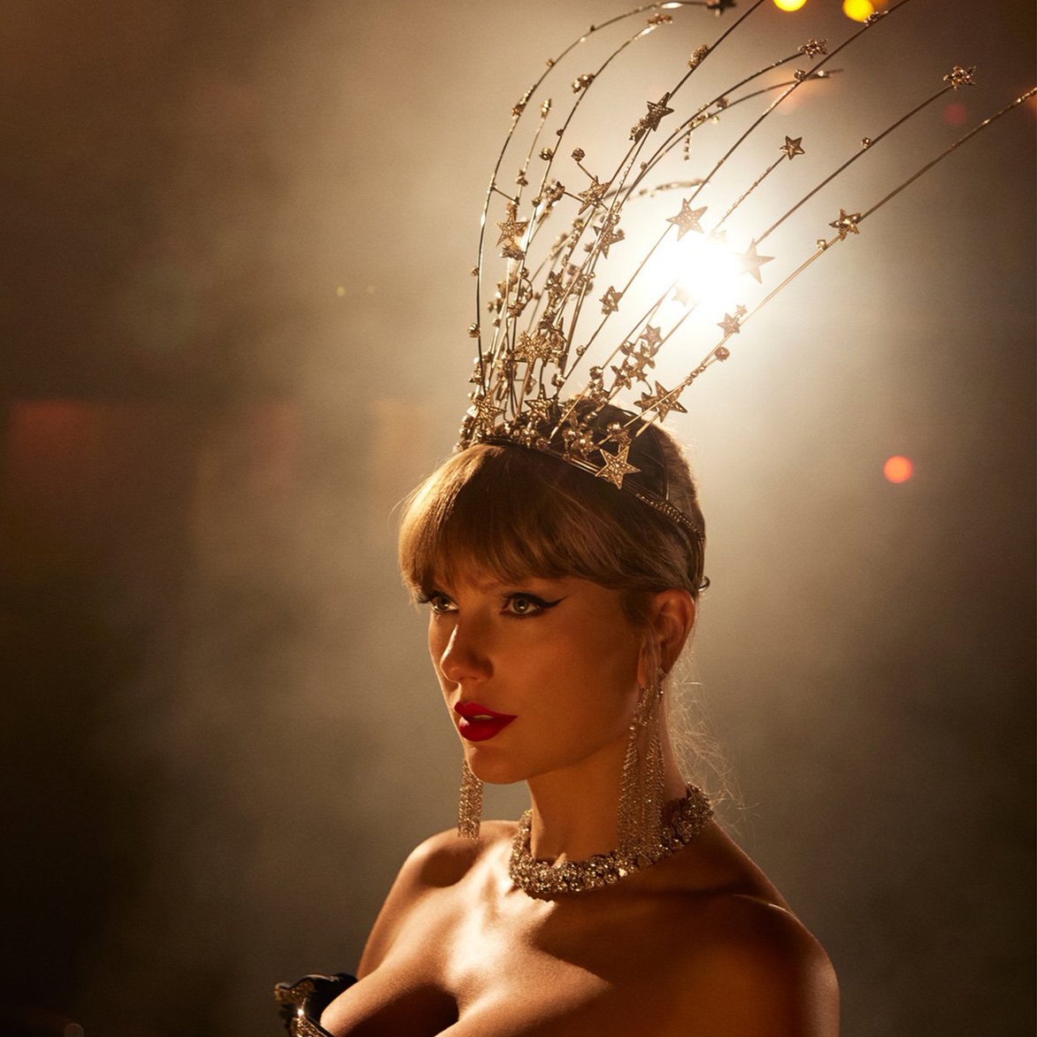 swiftpage13's tweet image. 🇺🇸Taylor Swift’s “The Life of a Showgirl (DELUXE So Glamorous Cabaret Version)” debuts at #1 on the US iTunes Top Album Chart.