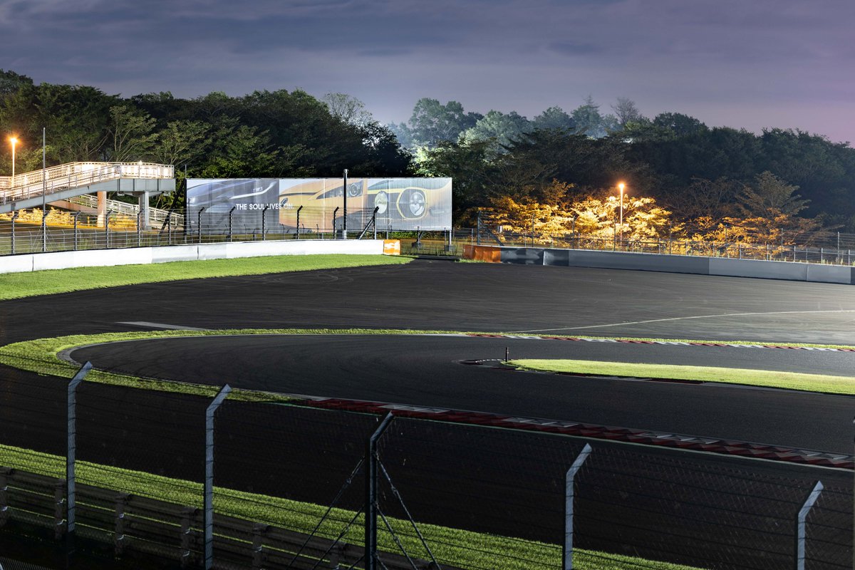 TOYOTA_PR's tweet photo. 右と左まちがえました…
正しくは

-------
右は2000GT
その隣はLFA
その隣は...？
-------

です！！！！

みなさまご指摘ありがとうございます...！ https://t.co/A5oAxIymn5