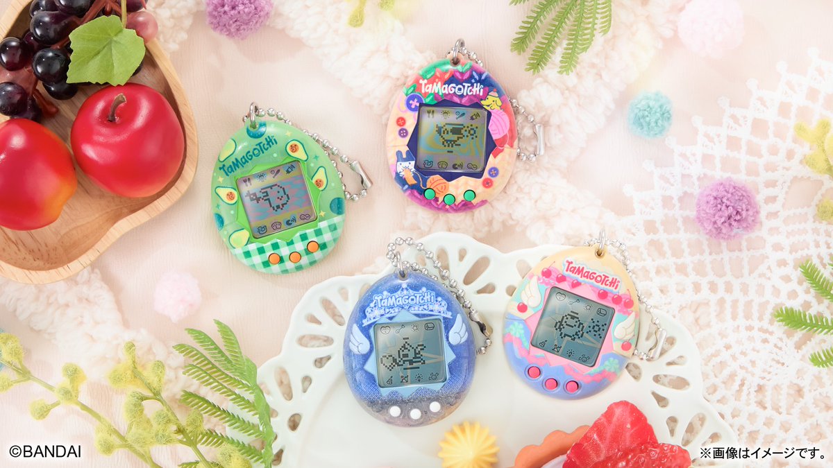／
あなたらしいデザインを選んで
たまごっちを育てよう✨
＼
Original Tamagotchiに、ポップでキュートな新しいデザインが本日より発売開始❣🥑
あなたはどのデザインを選ぶ⁉🥚

詳細はこちら▼
tamagotchi-official.com/jp/series/orig…

#オリたま #たまごっち #Tamagotchi #OriginalTamagotchi