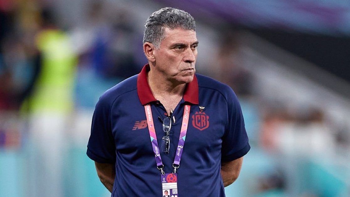 Tenías razón querido. Manfred si no es contra Surinam no te mete ni un pase hacia atrás