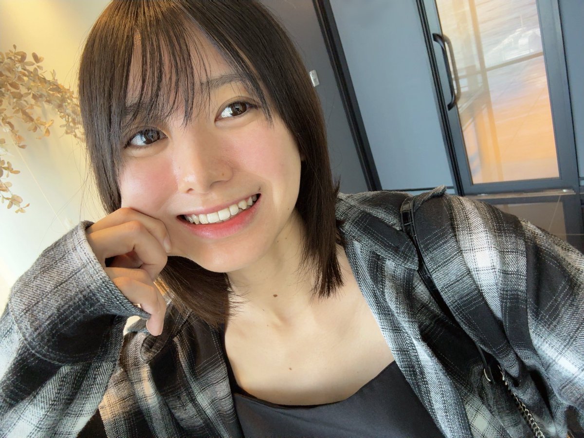 momo_0x0_920's tweet photo. 遂に歯列矯正の器具が
とれたよーーーーーー！！🦷5年振りぐらいに口の中なんもない！

変な感じ！！！
口の中ひろい！！！

もう少ししたら次は
マウスピースに進みます🐣🌻 https://t.co/DOn1jU5XnC