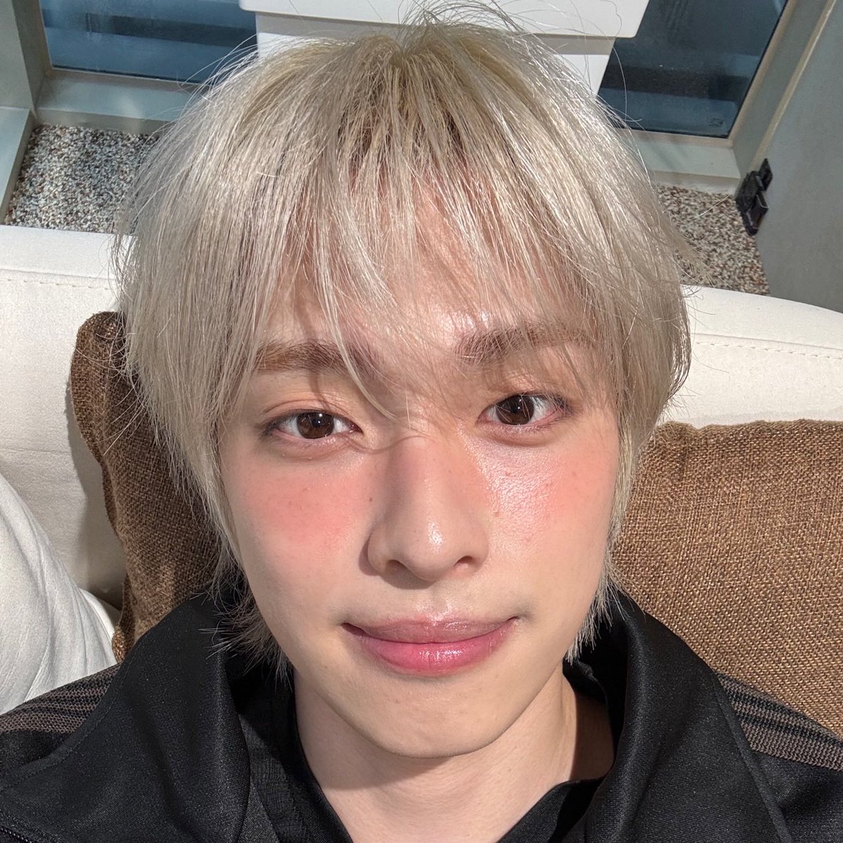 gaon_bbl's tweet photo. 10/10/25 • 🐥 status &amp; profile picture update

status: “🤓” https://t.co/666g71FM34
