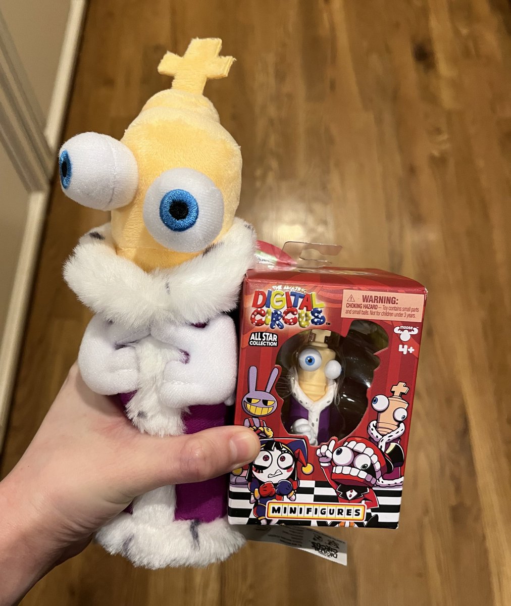 plushiecritter's tweet image. I found some Kingers. Kinger plush fit so nicely in the cup holder. He also had to go with the Care Bears in my shelf cause I don’t have anywhere else to put him for the time being