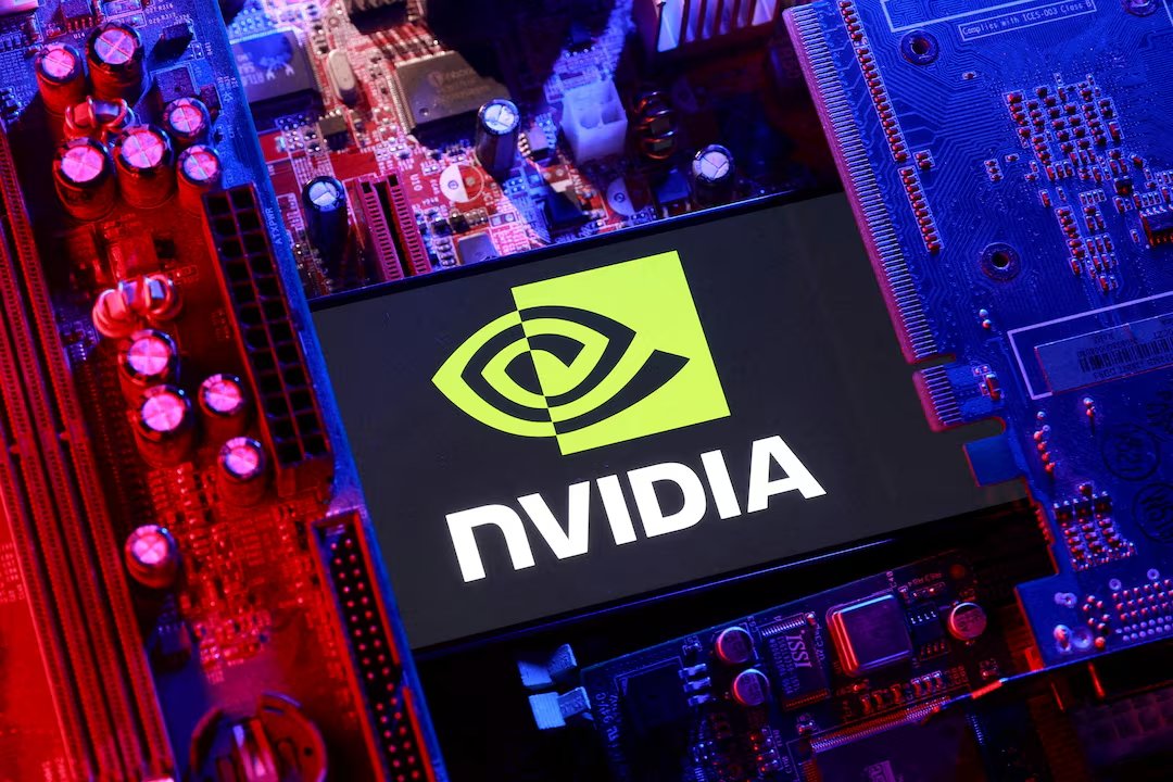 ABD, Nvidia çiplerinin BAE’ye ihracatına milyarlarca dolarlık onay verdi. 💥
Teknoloji diplomasisi hızlanıyor.
#ABD #NVDA #teknoloji