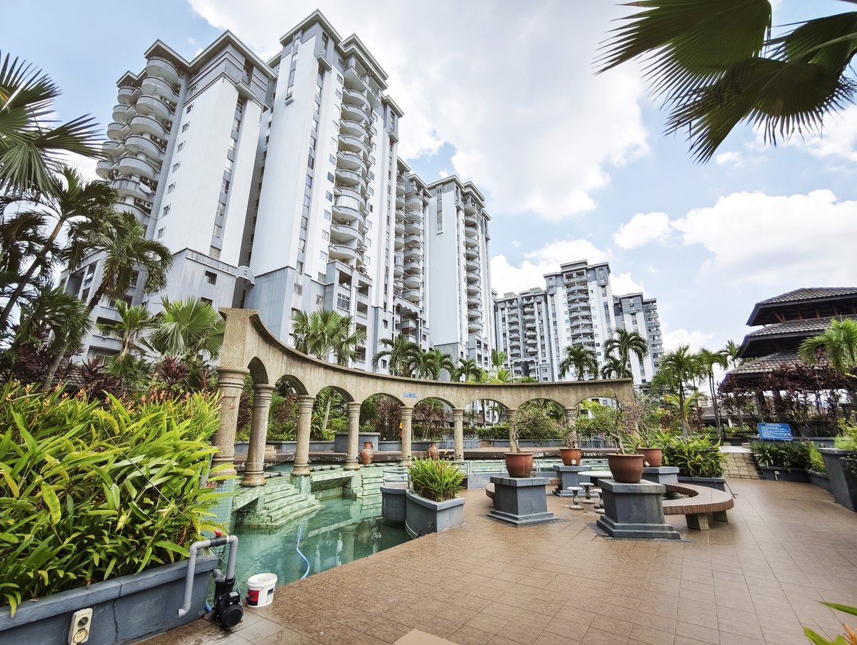 radenoactive's tweet photo. Lush landscaping with water feature + olympic size pool + kids pool with water slide https://t.co/rCc8Gmseji