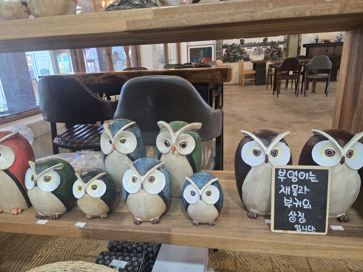 MoneyStack9's tweet image. 🦉 Found an Asian @moonbirds while on vacation

GM birbish fam!

Korea is currently celebrating an unprecedented 10-day Thanksgiving holiday.

I visited a famous Korean temple called “Naesosa” to find some peace of mind with my family 

and there, I came across an Asian Moonbird.…